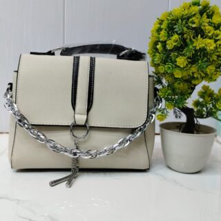 Elegant Handbag with Silver Chain – Stylish Bag