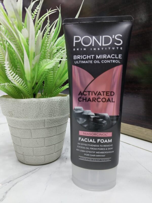 Pond’s Bright Miracle Facial Foam