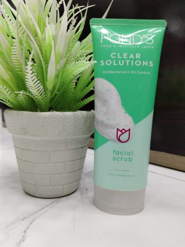 Pond's Clear Solutions Facial Scrub