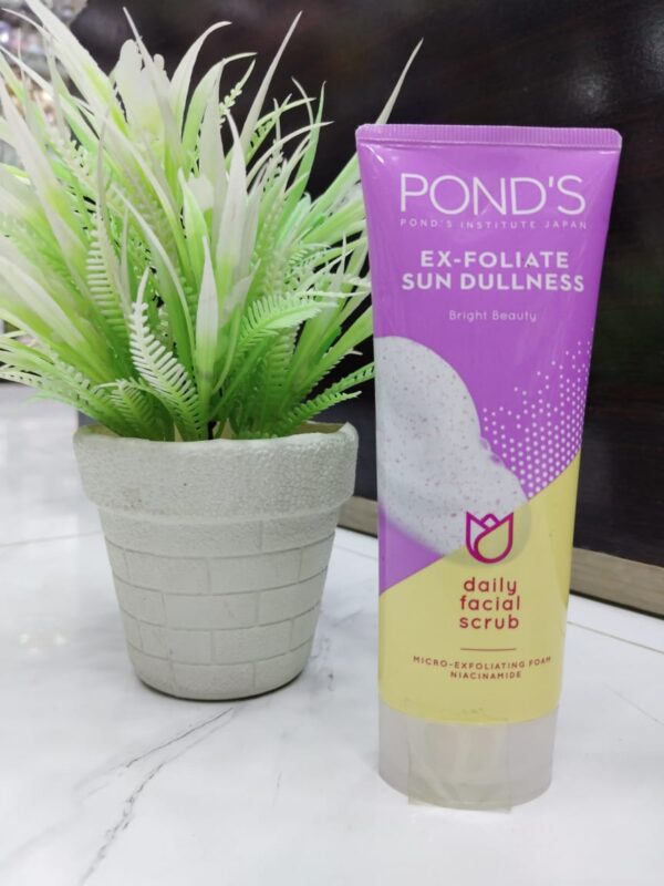 Pond’s Sun Dullness Daily Facial Scrub