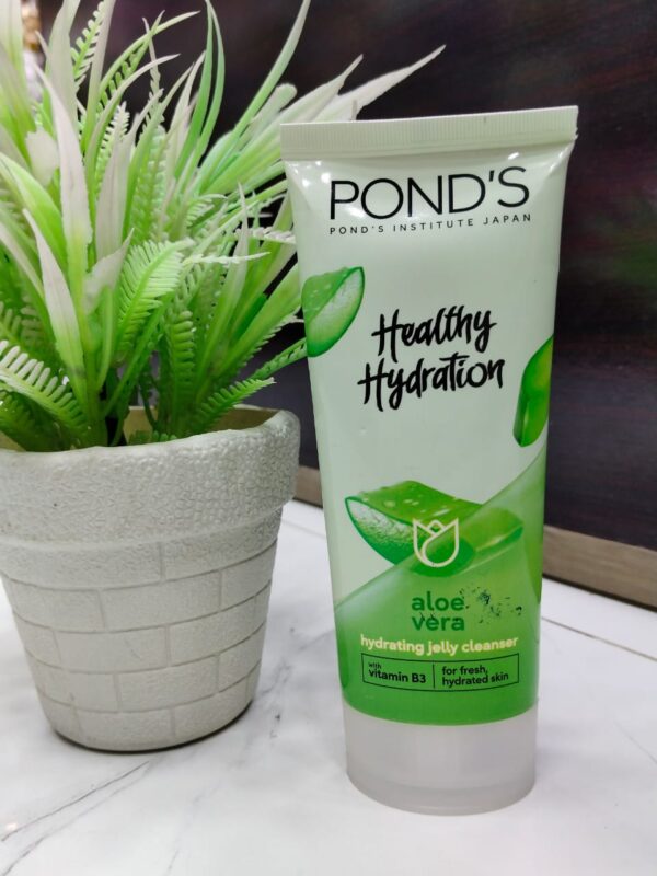 Pond's Healthy Hydration Aloe Vera Cleanser