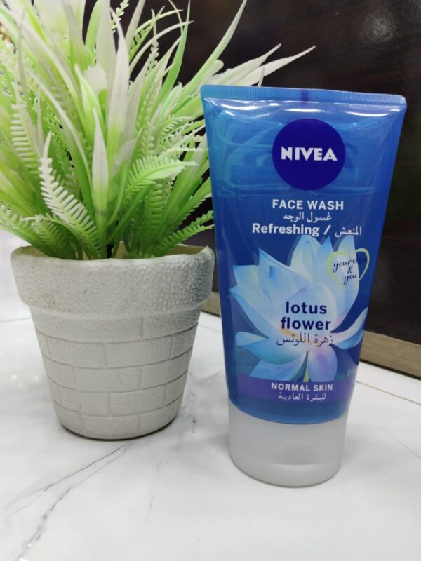 NIVEA Refreshing Face Wash with Lotus Flower