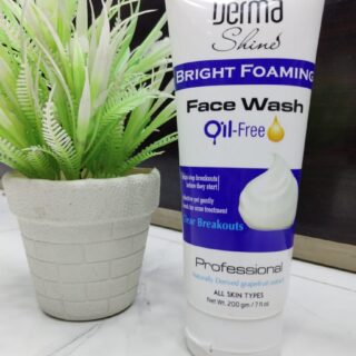 Derma Shine Oil-Free Bright Face Wash